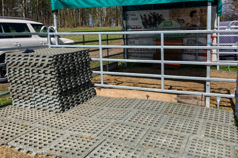 KoppelCleaning und Paddockplatten - Erlebnis Islandpferd | Margit Arnold